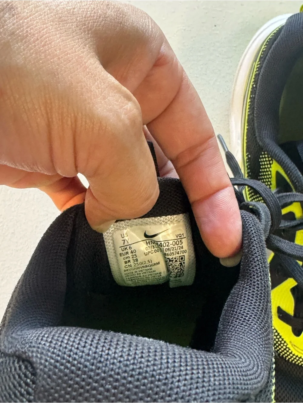 Nike Black & Volt Athletic Running Shoe